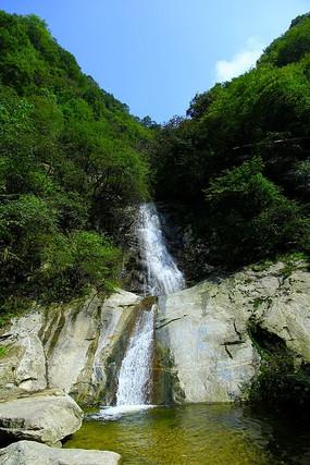 英山传承红色基因建设一流园区
