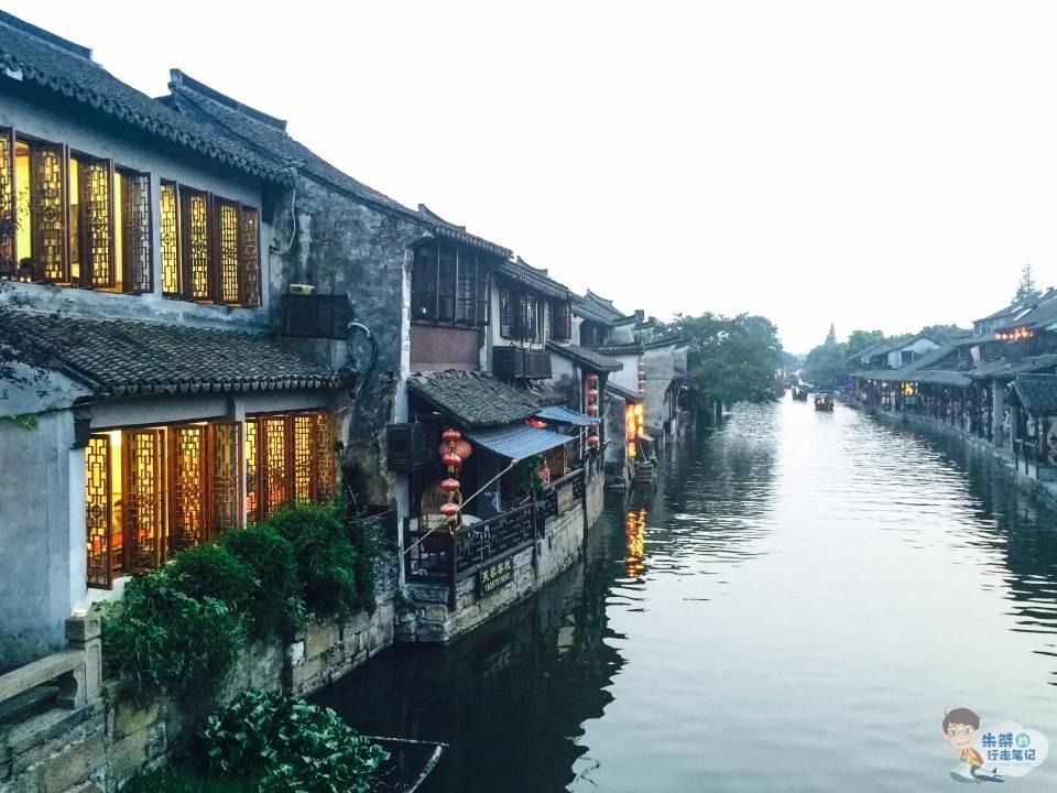 可爱的女生解救