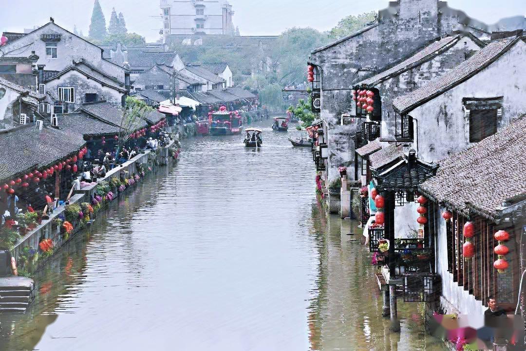 飞跃沙丘的小球